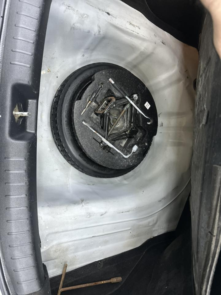 كيا فورتي ٢٠٢٠
رقم بغداد تحويل مباشر 
مكينة ٢٠٠٠ 
ماشية ٨٤
كير AT شغل شركة الهندسية 
حادثها خلفي بدون تبديل ولا صبغ 
بيها بارد قليل جاملغ يمنة وخدوش بلباب الخلفي 
باقي التفاصيل موضحة بالصور 

نواقصها /
الشاشة تشتغل صوت فقط الصورة واكفة 
ملاحظات بلحية الدعامية فايبر كلاس قليل 
السعر ١٢٥ $
بغداد الشعب 
 واتساب ***********
