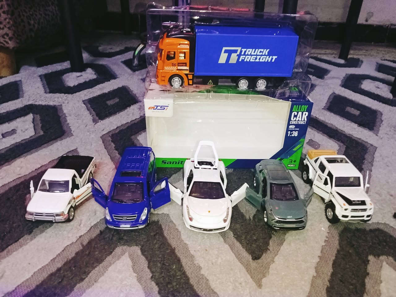 السلام عليكم سيارات حديد للبيع سيارات كلهن حديد ثقيل بيباني فتحا شغالات يشتغلن قلوبات بيهن اللي يريدهن خليه يكتب لي شعر ما اعرف سعرهن رقم تليفون ***********
