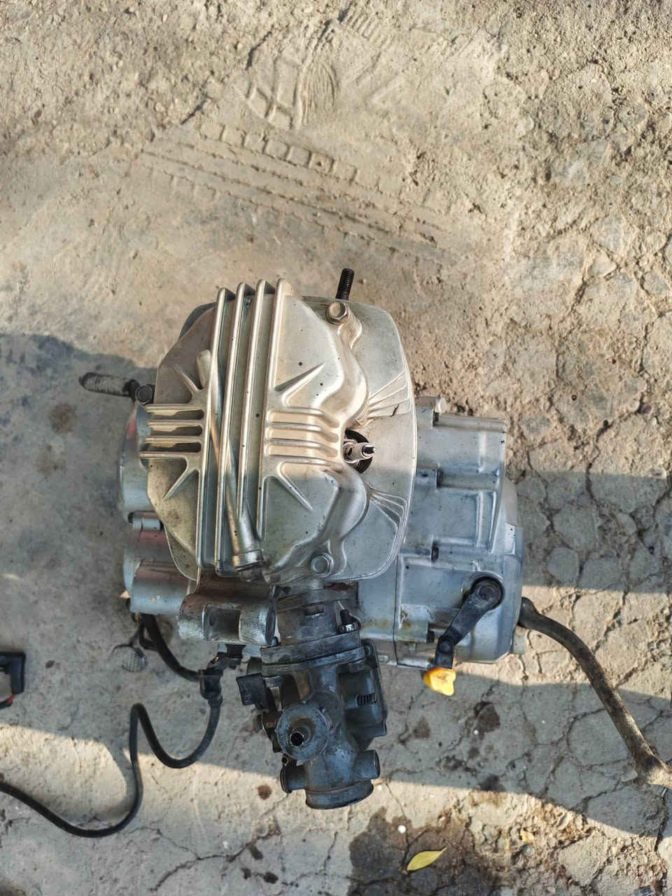 سلام عليكم محرك ستوته لل بيع شغال وكلشي مابي بس كلجات رياضيه أبو جمجمه بس كلجات ٣٥ مخذخن والله السعر ١٥٠ وبي مجال مكان بغداد البياع بل شرطه الخامسه يم نهر سويب رقم الهاتف ***********
