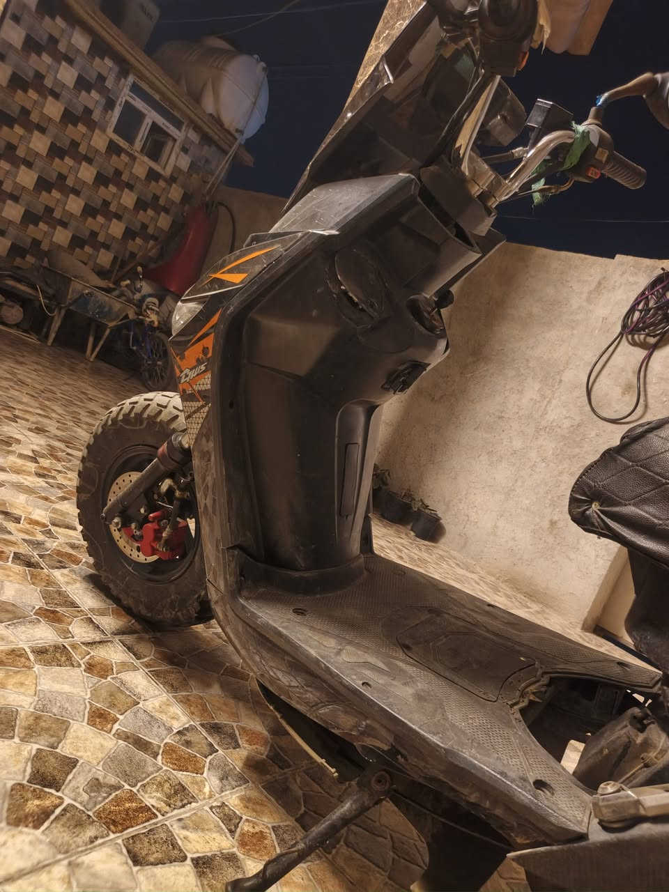 السلام عليكم
دراجة🚵🚵 ميتور Bws  
دراجة شررررط شلععععة ومعدل طياااارة 
سلف وهندر شغااالة بريك أمامي خلفي شغااال شرط بطناش 
دراجة مال جناااي زوج تايرات جبلي جدد دبلات اماي خلفي شغال
مكانة بابل مركز 🌇🌇مدينةِ  
السعر 225 وبيهة مجال للطيبن شراي يتصل ***********
