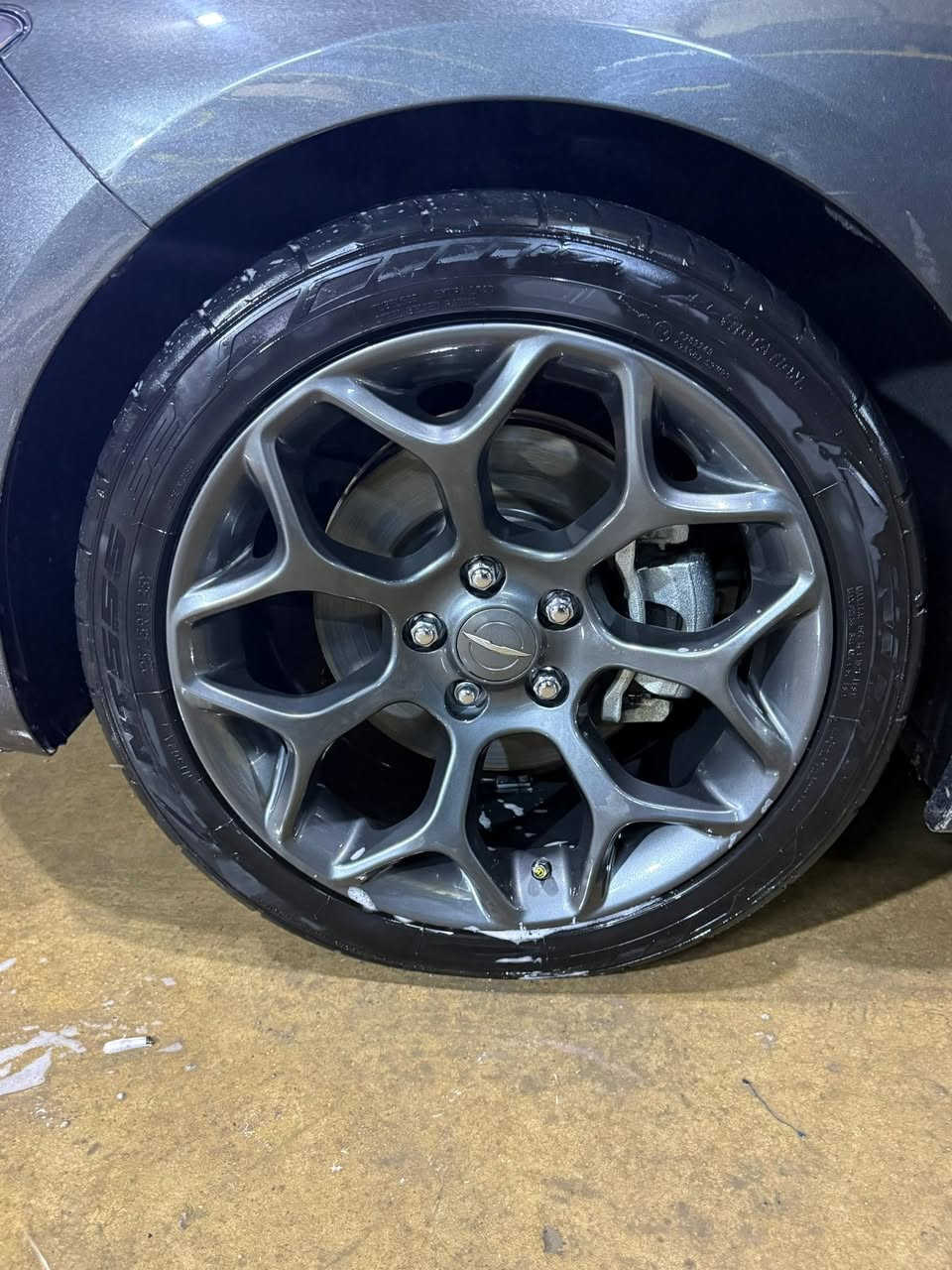 السلام عليكم
جنسيس g70 موديل 2023 
ماشية 44 كم 
محرك 4 سلندر دفع رباعي
لون رصاصي داخل اسود مطعم بأحمر
مواصفات 
كراسي كهرباء تدفئة تبريد 
مري شفط نقطة عمياء 
حساسات 360 
كامرة خلفية 
اضوية ليد 
تشغيل عن بعد 
تدفئه ستيرن
فتحة سقف 
رادار امامي
كراسي ميموري
شاشة تدعم ابل كار بلي واندرويد اوتو
قطعه خلفيه تبريد
محرك 2000T GDI
5 وضعيات قيادة
انارة ترحيب 
دخول ذكي 
السياره نظيفه حيل 
وشرط الفحص 
سعرر238
مكان بغداد كرادة 42 
***********
