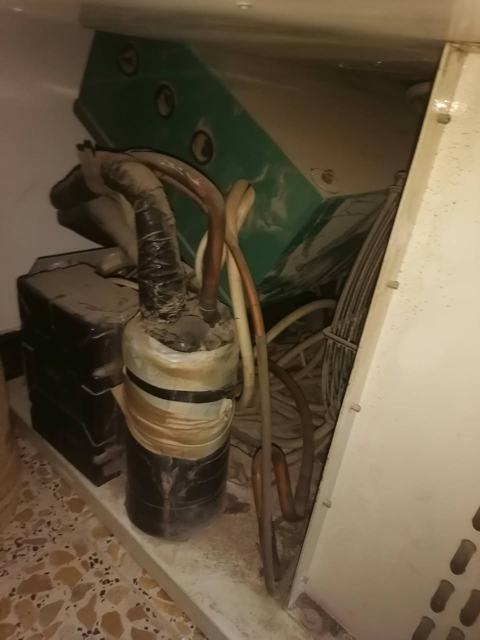 غرفة تبريد ٢ طن للبيع استخدام قليل سنكل للاستفسار الاتصال ع رقم ***********
