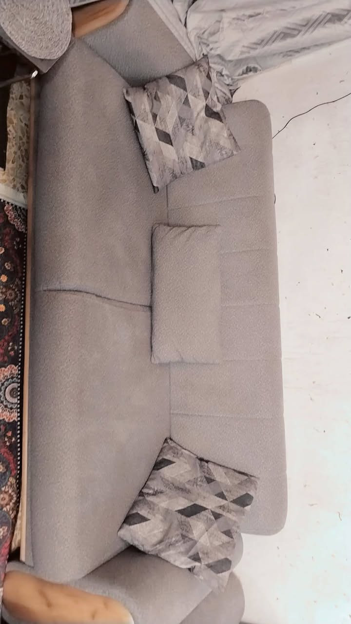 تخم تركي ماخذي من اشبيليه للاثاث بشارع المغرب يصير سرير ومخزن ٨ مقاعد جديد قبل ٥ اشهر ماخذي 
مستعجلين علا بيعته مكان شارع فلسطين اني مكلفه بل نشر هذه رقم صاحبه ***********
