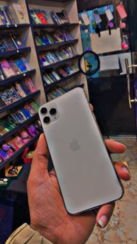 آيفون ١١ برو ماكس • ٢٥٦ • مفطور الضهر