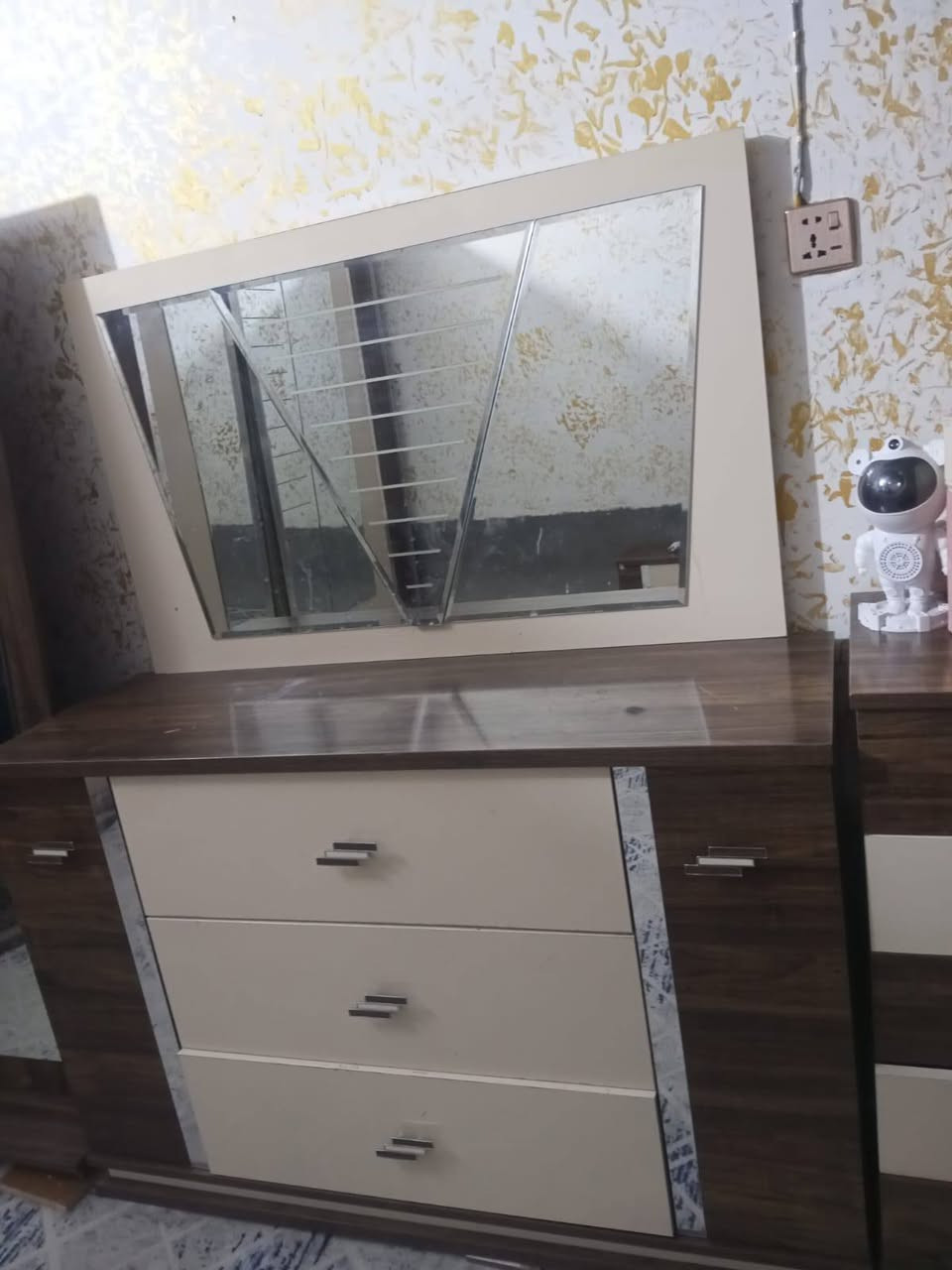 غرفه سبع قطع للبيع اصليه ثقيله نظيفه جدا التخت نجاره بلوك السعر ٤٥٠
(فقط يحتاج تبديل سجة الكنتور)


**إذا كنت صاحب هذا الإعلان وتريد حذفه لأي سبب، رجاءا أرسل رسالة إلى الدعم الفني**