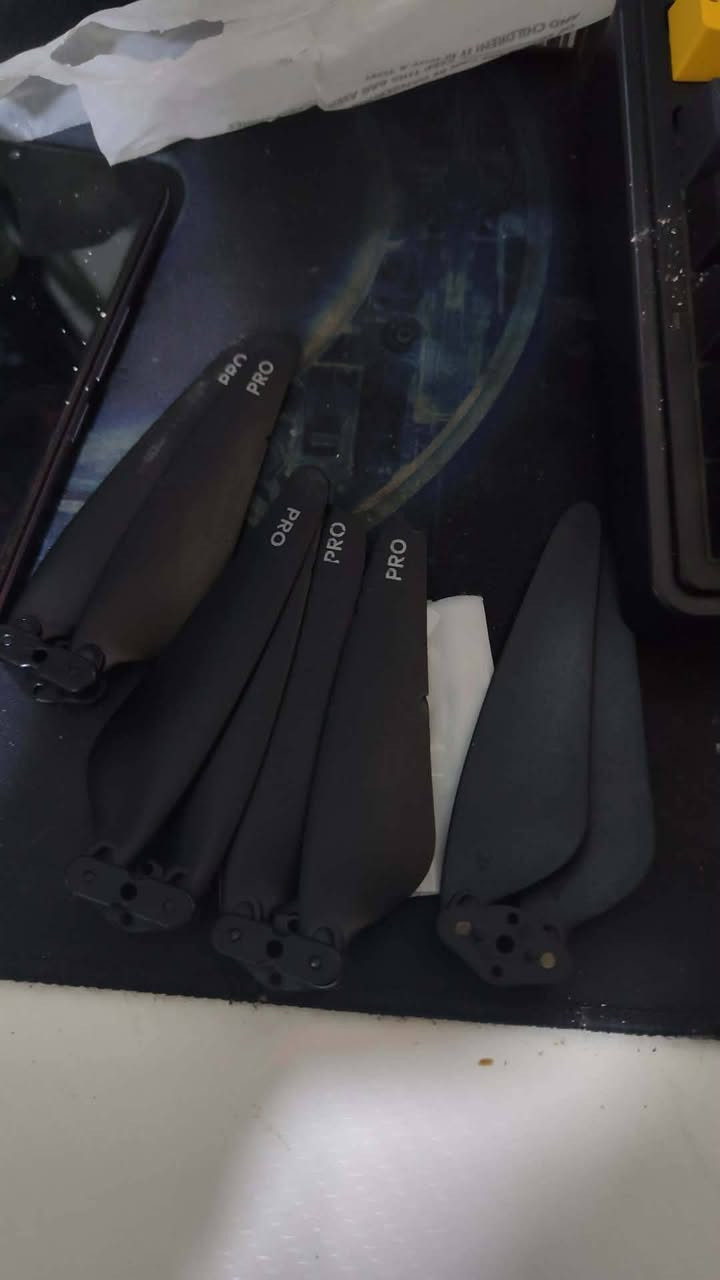 درون zero x pro evolve 
كامله محركات برشلز قويه الطياره طير بيها كسر بوحده من القواعد وملحومه فقط مراوحها كامله بس واكو مراوح احتياط بس بيهن وحده مضررة فقط بلمراوح الاحتياط 
الدرون مصلحة سابقاا 

اعله سعر ابيع توصيل ماعدي الي يريد توصيل ليدخل


**إذا كنت صاحب هذا الإعلان وتريد حذفه لأي سبب، رجاءا أرسل رسالة إلى الدعم الفني**