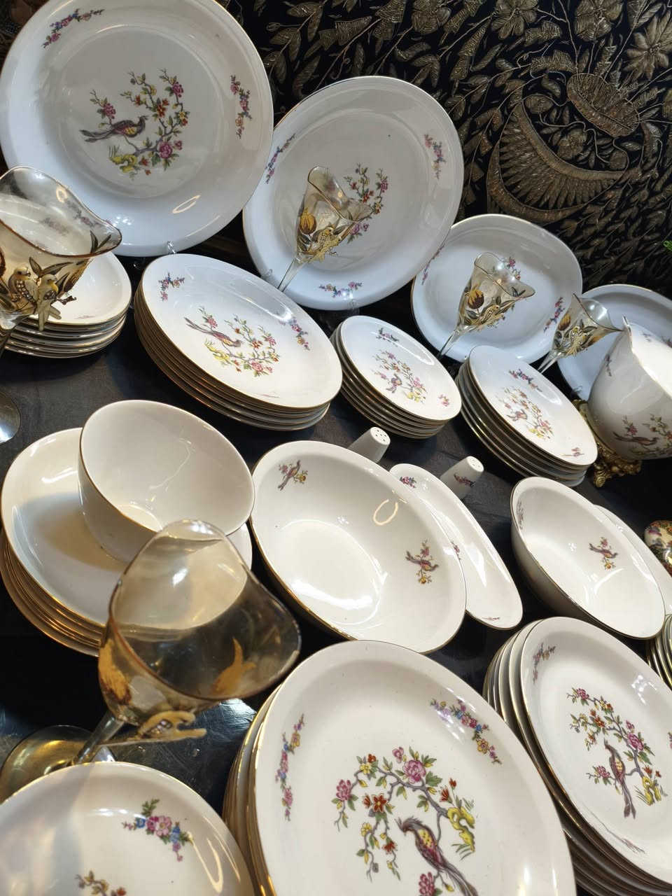 💐💐💐صنع في المانيا💐💐💐
طقم الماني تحفه من ايام الزمن الجميل يخدم 12فرد
12 طبق مسطوح
12طبق غويط
12طبق مسطوح
12طبق جاتو
12طبق صغير
6سرفيس
4قطع حبتين بالغطا
2طبق عميق
2ملاحه
2سرفيس سلطه
سوبيره
اجمالي العدد77ق


**إذا كنت صاحب هذا الإعلان وتريد حذفه لأي سبب، رجاءا أرسل رسالة إلى الدعم الفني**