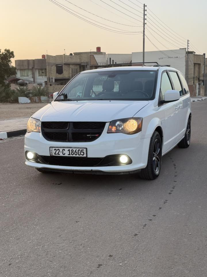 دوج كرفان مديل 18وارد امريكي 
فائت السياره GT
ضرر السياره (قطعتين فقط)
مواصفات السياره 
-تحكمات ستيرن فول 
-كشنات كهرباء 
-كشنات بلع 
-كشنات هيتر 
-هيتر مري 
-هيتر ستيرن 
-مثبت سرعه
-بيبان كهرباء 
-3قطع تبريد 
-حصان وسطي 
-3شاشات عرض 
-كشنات جلد
-برد جام بلادي 
-ويل كاب بلادي 
-جنطه كهرباء 
سعر السياره 175وبيه مجال رقم السياره اربيل باسمي سنويه وهزه جديده 
للتواصل ***********
