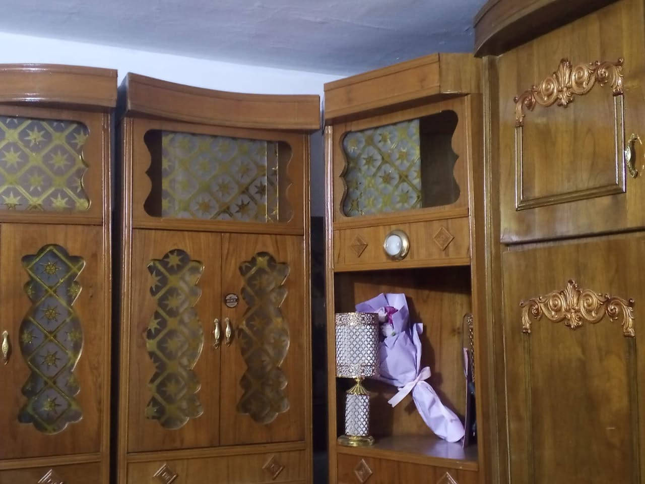 يوجد غرفه اخشاب للبيع
معرفه السعر التواصل خاص
الرقم ***********
