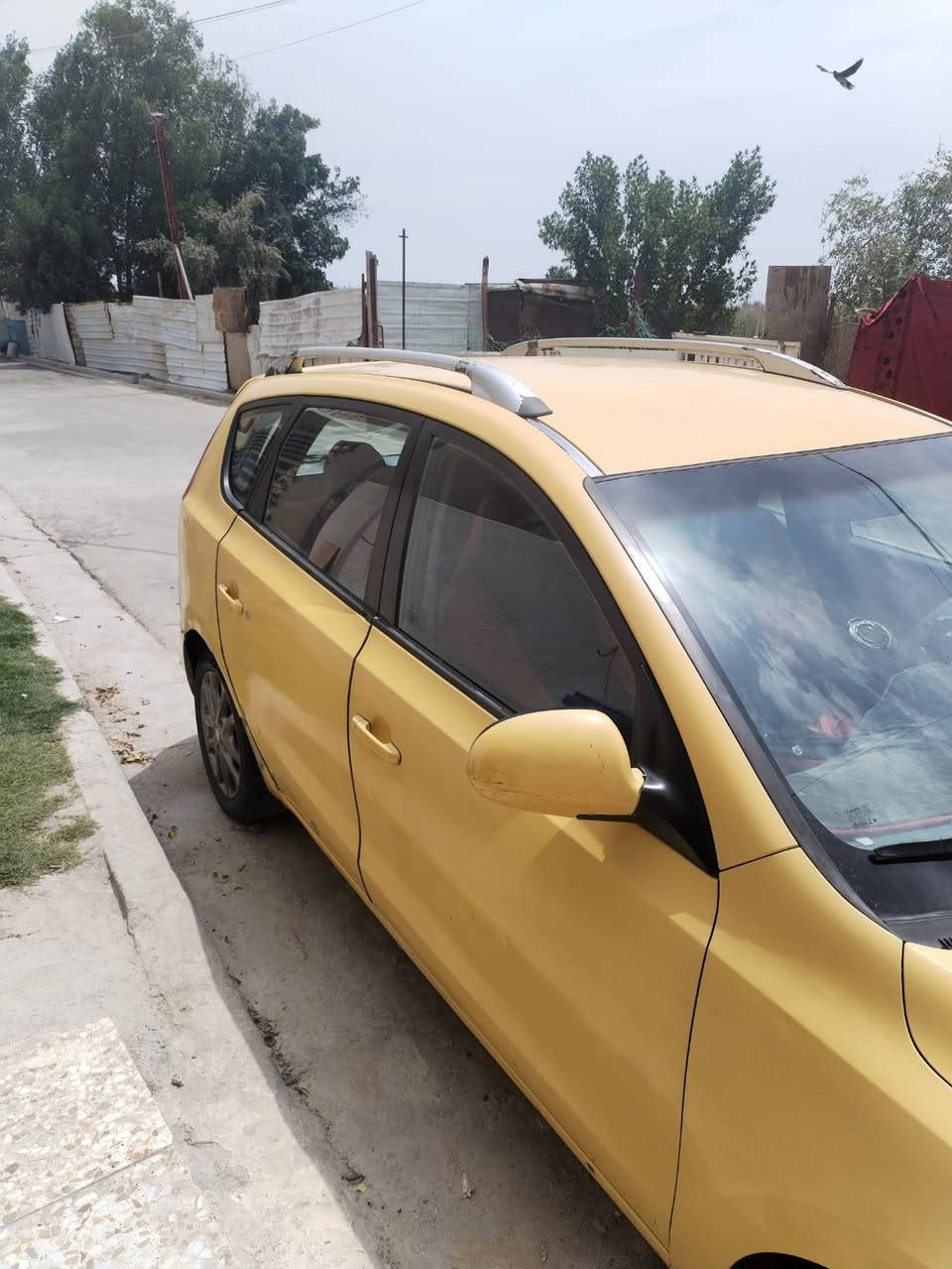 للبيع سيارةهيونداي النترا i30 Touring موديل 2012 سيارة عملية واقتصادية محركها نظيف 2000 و تايراتها جديدة ومكيف ثلج للاستفسار اتصل على هذا الرقم *********** 
السعر : 88 ورقة 
بغداد
