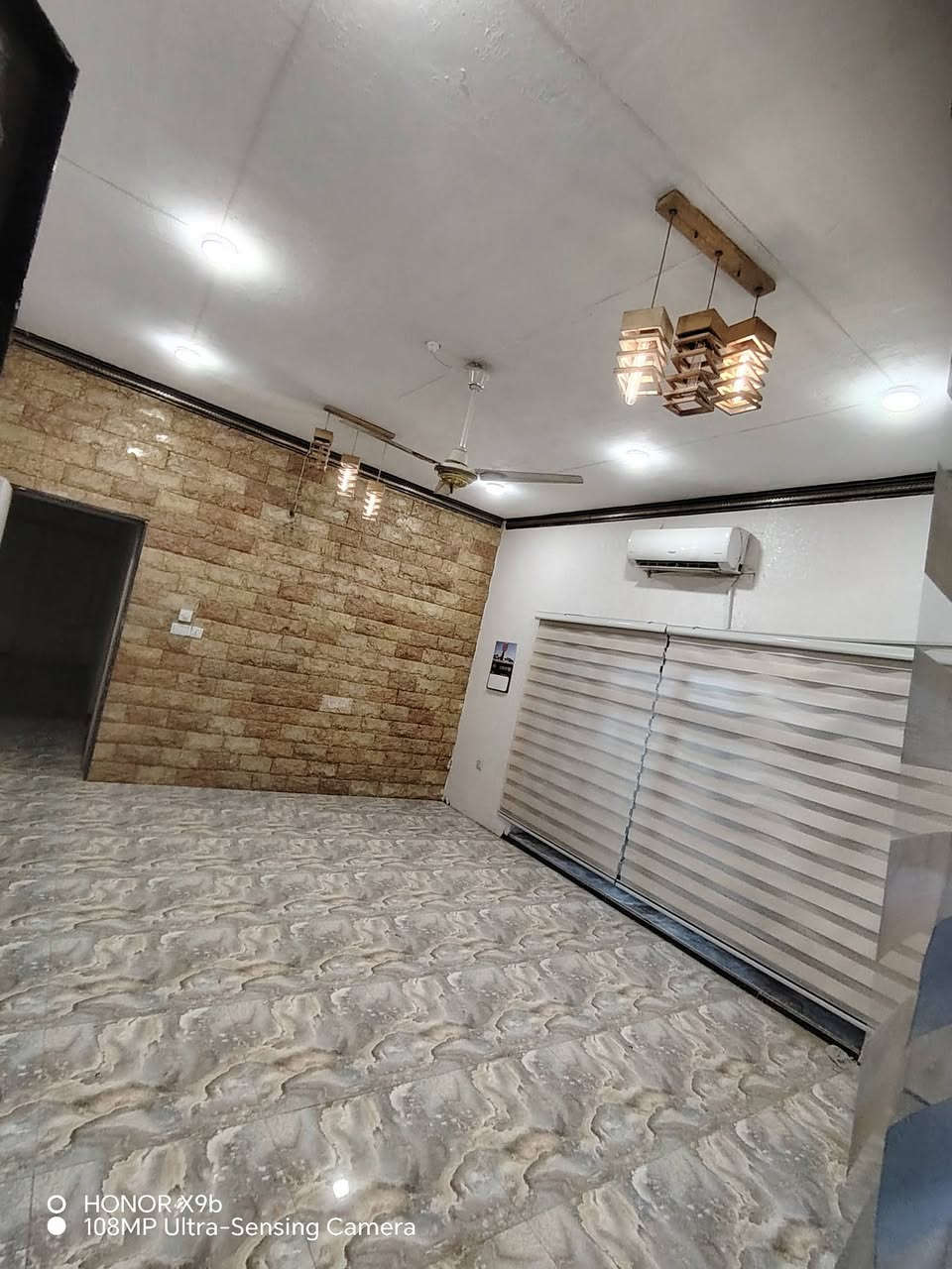 السلام عليكم
دار للايجار خلف حلويات المنار بلمنصور ١٥٠متر نضيف جدا كامل من كلشي كهرباء الدار خصخصه هاتف ***********
