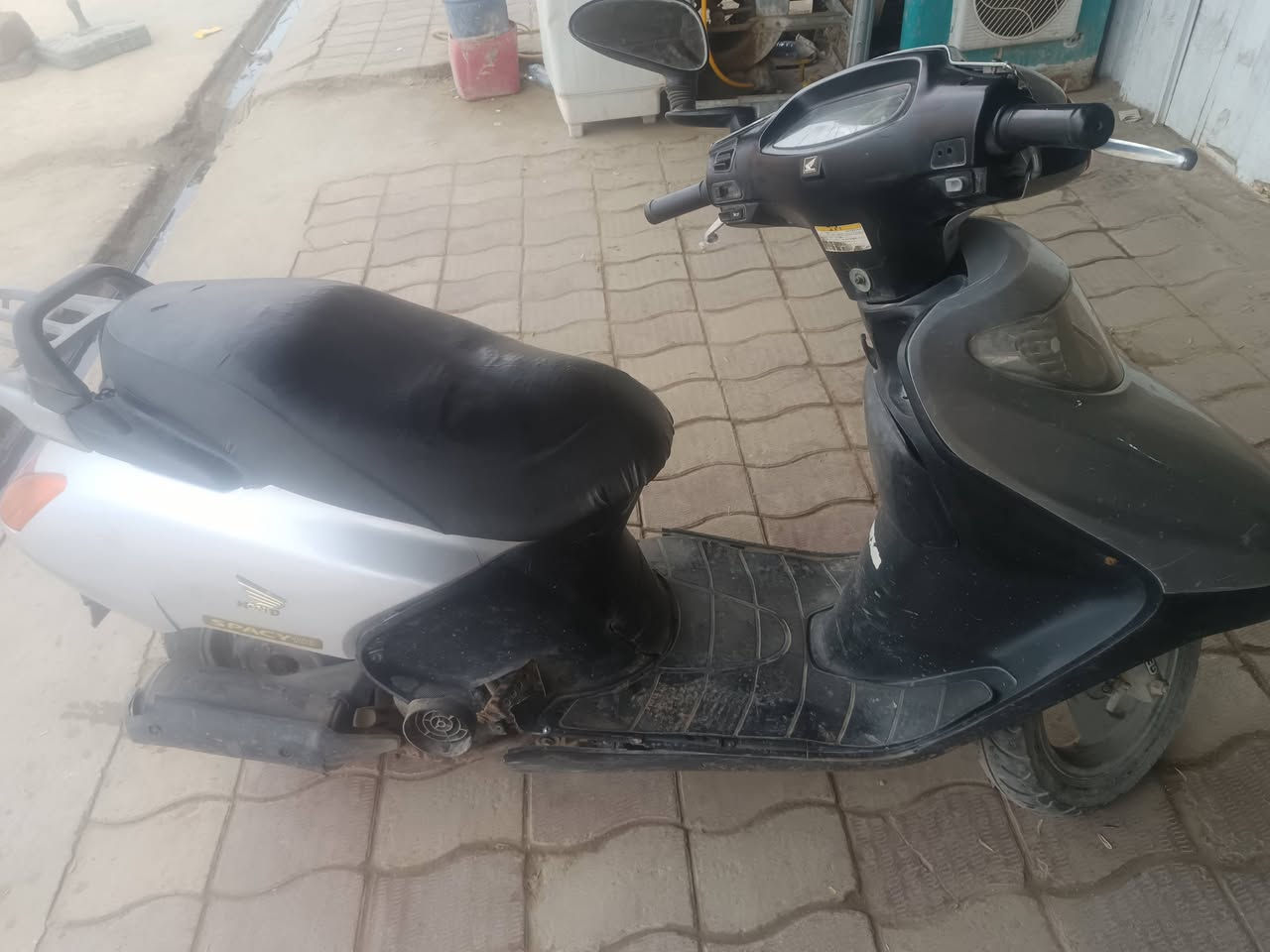 اسلام عليكم ورحمة الله شباب دراجه دولفين نضيفه دراجه صاره سبوع من اجفتت بس نضيفه سعر ٢٢٥وبيه مجال للشراي  للتواصل ***********وتساب وتصال شغال مو شراي لاتخابر
