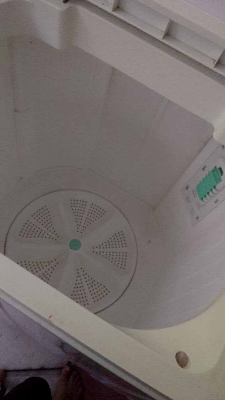 السلام عليكم عندي غساله عاديه حجم كبير تغسل حته بطاطين للبيع تجفيف واكف ويرادله بس غايش رقم الهاتف ***********
