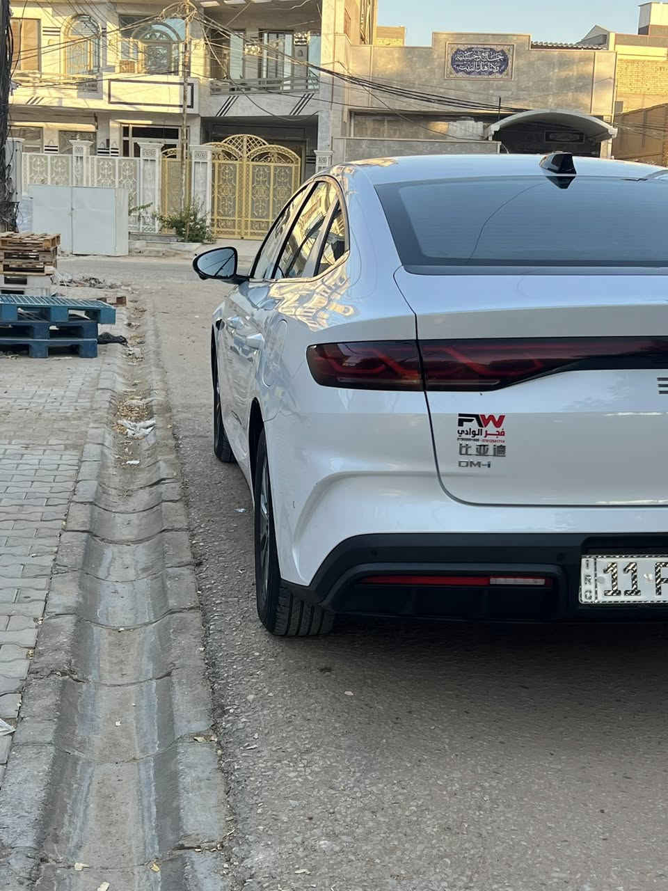 السلام عليكم
BYD QIN L

للبيع موديل 2025 فول قماره حديد بطاريه 80 كيلو داخل السياره أوف وايت 

ماشيه 10 الف السياره كفاله عامه ماعده ملاحظه رصعه صغيره بالقماره ومبينه بالصور وحده بالبنيد مامبينه نهائيا رقم بغداد بأسمي ومعروفه مواصفاته 

السعر 24250 

الشاشه محدثه وجميع البرامج بيه 

*********** يوجد واتساب

