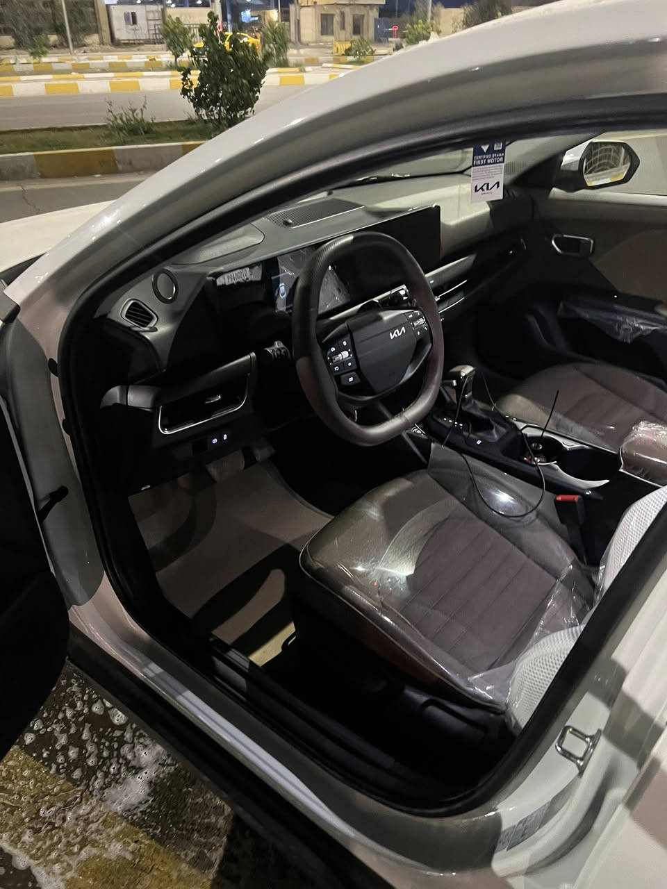 كي فور خليجي رقم بغداد مغلفه ارضيه وكشنات فول مواصفات ماشيه 14  السعر 195 قفل    كفاله عامه من شخط ***********
