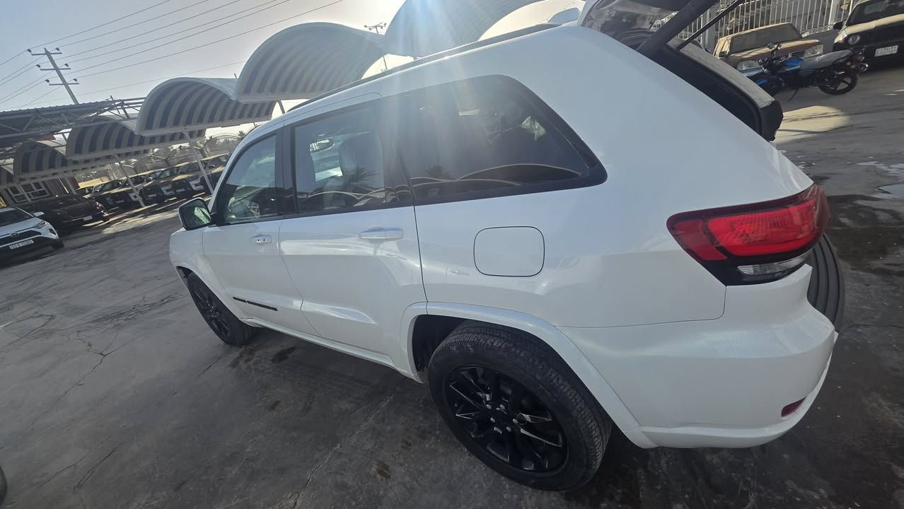 السلام عليكم 
جيب موديل 22 
حادث موضح كدامك بل صور 
بلاك توب السياره رقم بغداد 
مكان السياره بابل مشروع المسيب 
***********
