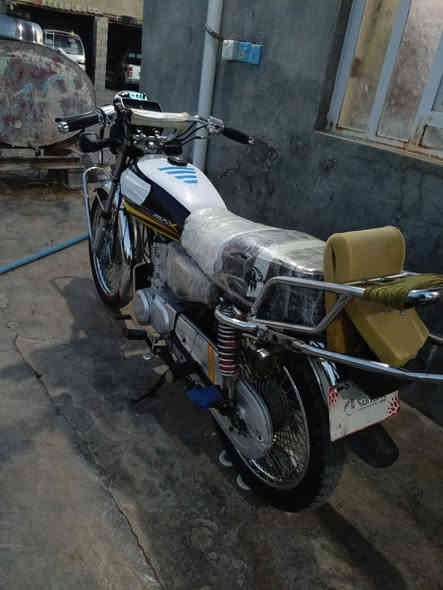 سولنك 22 اوراق موجوده مكينه ما مفتوحه 
كهرابايات كله شغاله. دراجه نضيفه. نشاط فول
سعر 475 وبي مجال حك الجيه مكاني جلولاء *********** خابر ودلل
