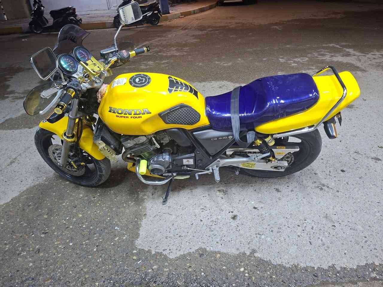 هوندة سيبي محرك 400 جيل 1 . 16 ولف . كابريتة .  المحرك مكفول برغي مو ممفتوحةكلهة بلادي مكاني الرمادي السعر خاص ***********  اخوان الي مو شراي ليتصل وشكرا
