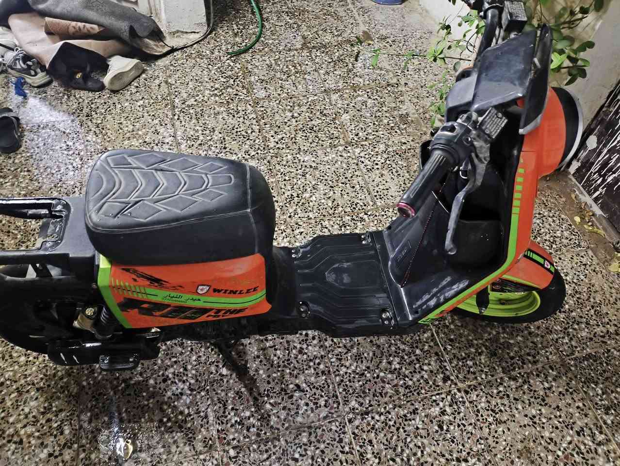 سلام عليكم دراجه ار 11  للبيع مستعجل نضيفه دارجه بطاريته تعبانات تفقد شحن فقد ما بيه شي بصمه وسيوج كله شغاله ***********سعره 175
