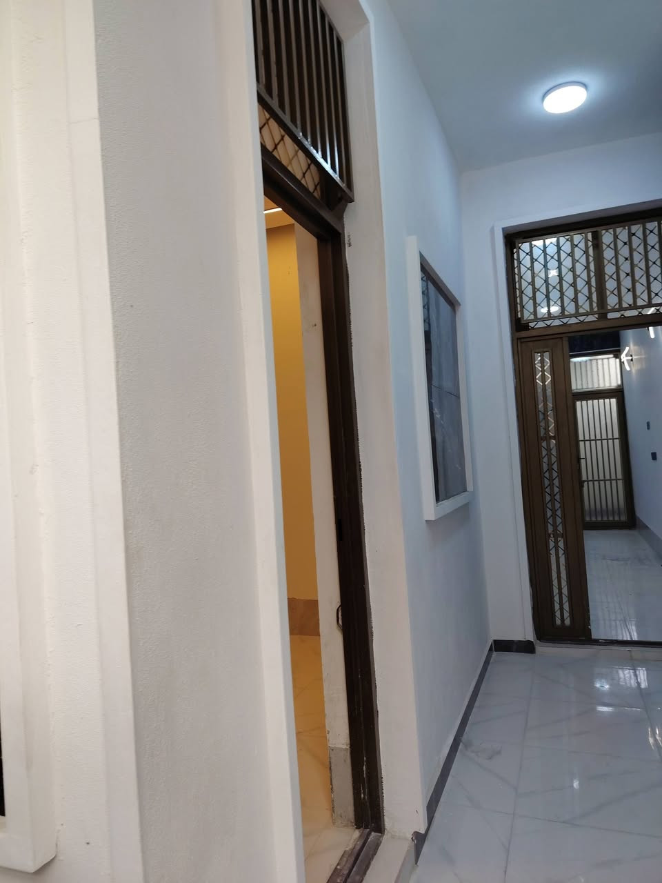 للبيع  90 م طابو زراعي سند 25 جديد غير مسكون 
حي سومر خلف مدينه العاب ضوء القمر و قرب قاعه سوفانا
البناء طابوك جمهوري درجه اولى شغل جناي 

الطابق الأرضي 
استقبال وصاله ومطبخ حار بارد وغرفه نوم وصحيات نظام سويت وصحيات خارجيه ومنور
الطابق الثاني
غرفه نوم وصحيات نظام سويت وصاله وسطح

      السعر (((  135 ))) مليون 

اي استفسار الاتصال على الأرقام التالية

***********
