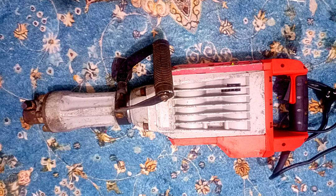 سلام عليكم

دريل كسار كبير ماركة تام 
نضيف سعر 85

دريل همر+ تكشير ابل كلج ماركة انجيكو
نضيف سعر 60

دريل تكشير اركة ماكتة صيني
نضيف سعر 35

مكان بغداد البلديات يوجد توصيل 
رقم واتساب ***********
