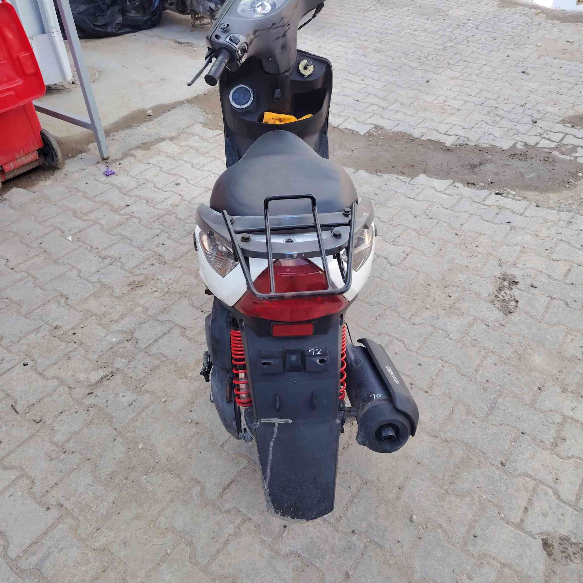 مرخصت الادمن المحترم 
السلام عليكم للبيع أو مراوس بسكنس لد وانطي فرق ثعلب جي تي ار كابريتر مكفوله من كلشي نازله رمبه قبل شهرين محرك مكفول واخرس كهربائيات كوله شغاله شلعه ومعدل فول الدراجه تخبل السعر 850 وبيه مجال بسيط مكاني عل سريع محمد القاسم شركه تويوتا ***********
