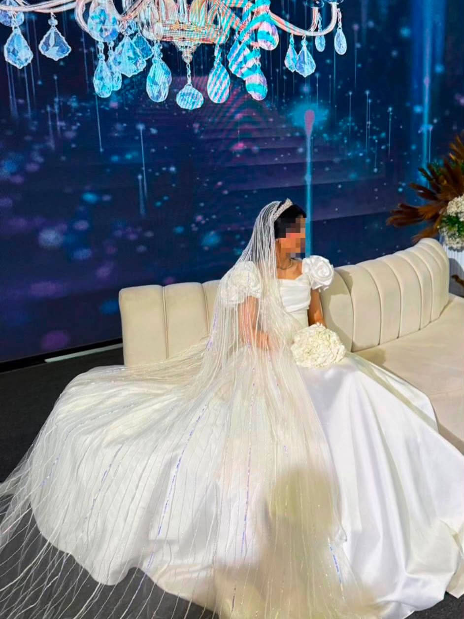 مكان الشراء : boutique , موسكو ، روسيا
قياس : s, xs 
سعر الشراء 3000$ 
سعر البيع ١.٥ مليون
التواصل
***********
قابل للتفاوض 
الفستان فقط
@sana.e.h
