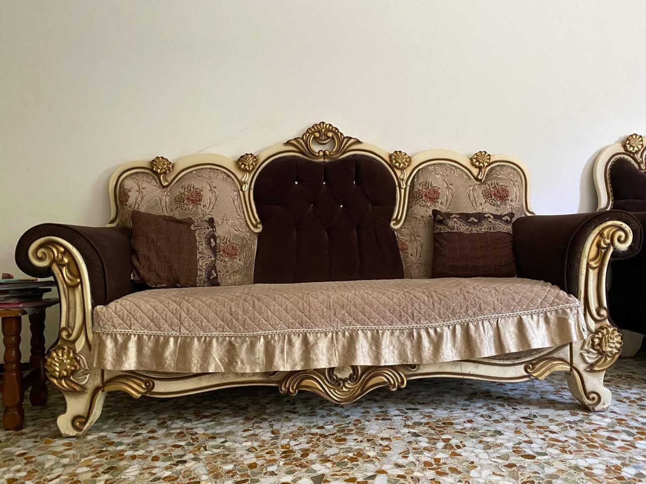 السلام عليكم
تخم قنفات شغل خاص مو سوگي ثكيل نظيف مابي كسر
العنوان بغداد البياع 700  وبي مجال
***********

