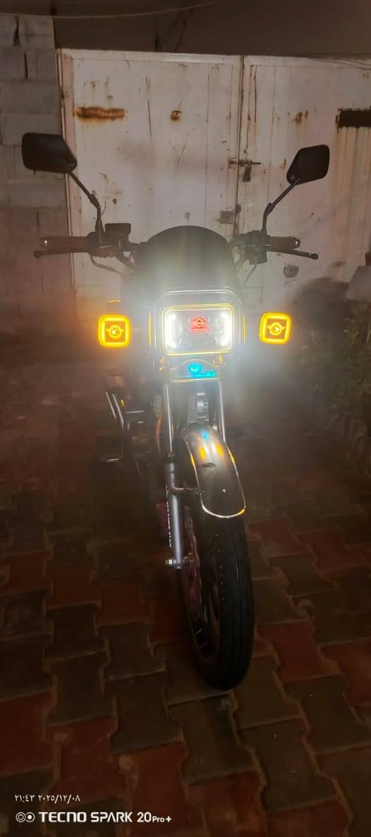 دراجه ايراني جديده وضع الشركه 5 كير محرك200 خير من الله الدراجه بصمتين *********** السعر  850 وبيه مجال للطيبن
