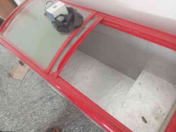 للبيع عارضات ومجمدات نضيفات وشغالات على الفحص السعر 850 وبيهن مجال الاستفسار على  ***********
