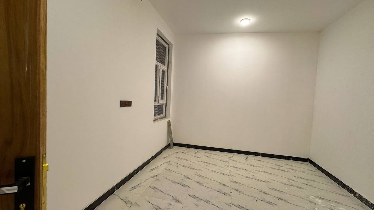 بيت  للبيع 

المساحه - 120 م

العنوان -  الموحيه مقاطعه 42 قرب سايدن الرئيسي 

تفاصيل البناء - طابقين  مسلح  حديث

ط1 - غرفه +صاله+استقبال+مطبخ+صحيات

ط2 -   غرف عدد3+صاله+صحيات  

للمزيد من المعلومات يمكنكم التواصل معنا على الرقم التالي 

***********

***********
