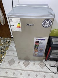 ثلاجة SHARK • ٦ قدم • استعمال قليل