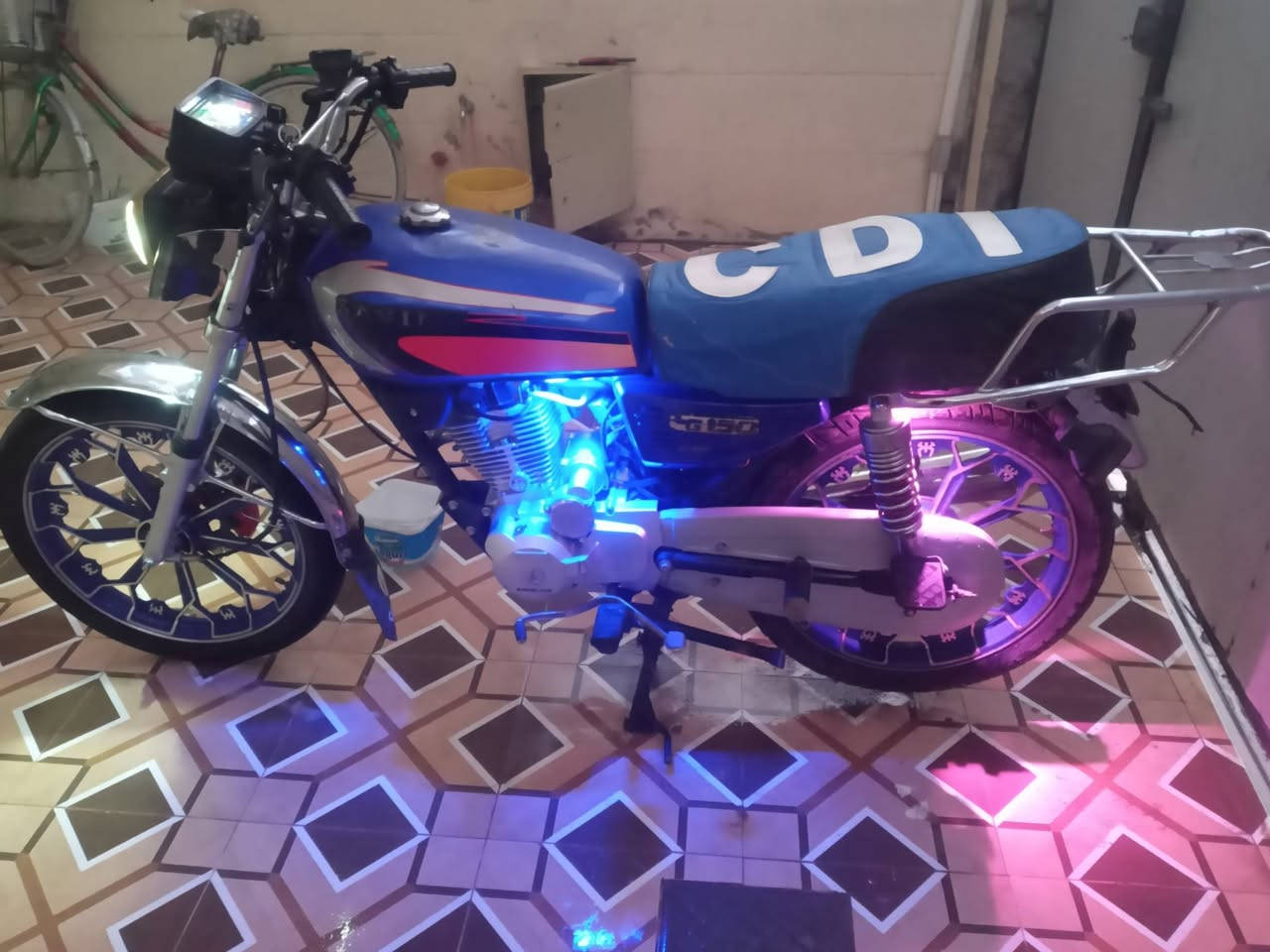 سلام عليكم
دراجة للبيع سيفان موديل 24 محرك 150cc كهربائيات كاملة السعر ((600))
للتصال او للستفسار (***********)
