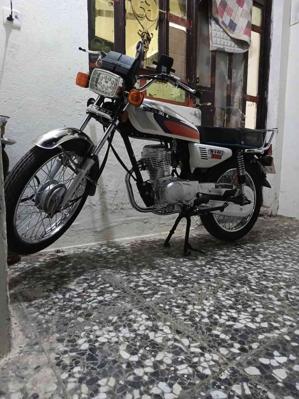 سلام عليكم نامه متياز للبيع موديل 2025 كفالة اوراق كامل  مابيه اي نقص برغي ما ذب عليهة سعر 675وبيه مجال مكاني بغداد قضاء المحمودية
***********
***********
