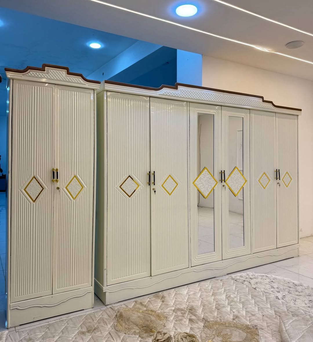 غرف صاج درجة اولة بتصميم راقي وحديث كل غرفة وبيهة موديلهة الخاص كل ماعليكم دزون صورة الغرفة الي تردوهة وندزلكم تفاصيلهة وقياساتهة وفيديو توضيحي للغرفة 🌏🌏🌏وتوصيل شامل جميع المحافضات


**إذا كنت صاحب هذا الإعلان وتريد حذفه لأي سبب، رجاءا أرسل رسالة إلى الدعم الفني**