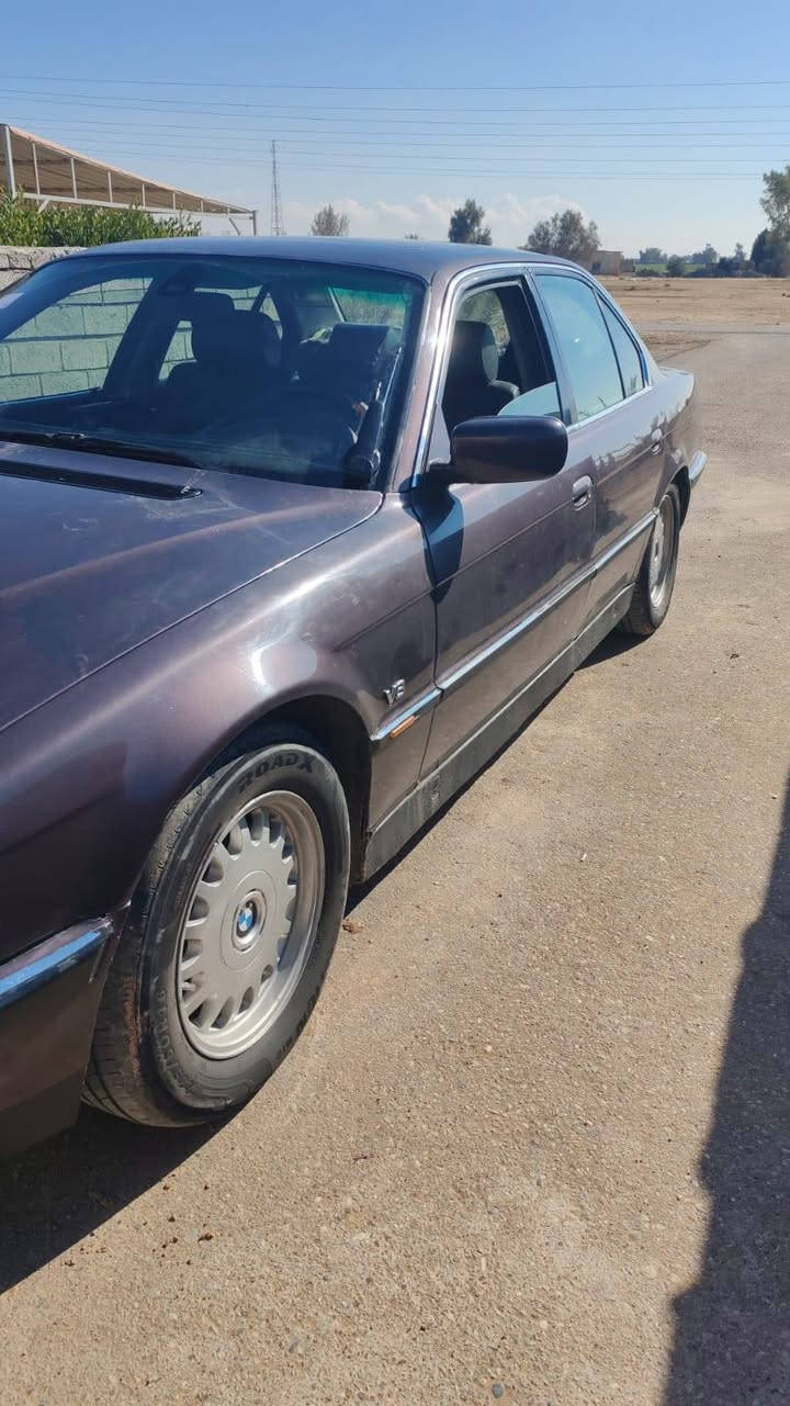 السلام عليكم للبيع فقط بدون مراوس خفاش حجم 730اصل وفصل 8سلندر موديل 1995محرك كير شرط تبريد ثلج +تدفئه صدر خلفي امامي جديد تخم تاير سلايت طكتين سنويه لل2029بسمي كفاله عامه السعر 75وبيها مجال جدآ قليل مكان السياره مفرق الشرقاط هاتف *********** ترايك البصره
