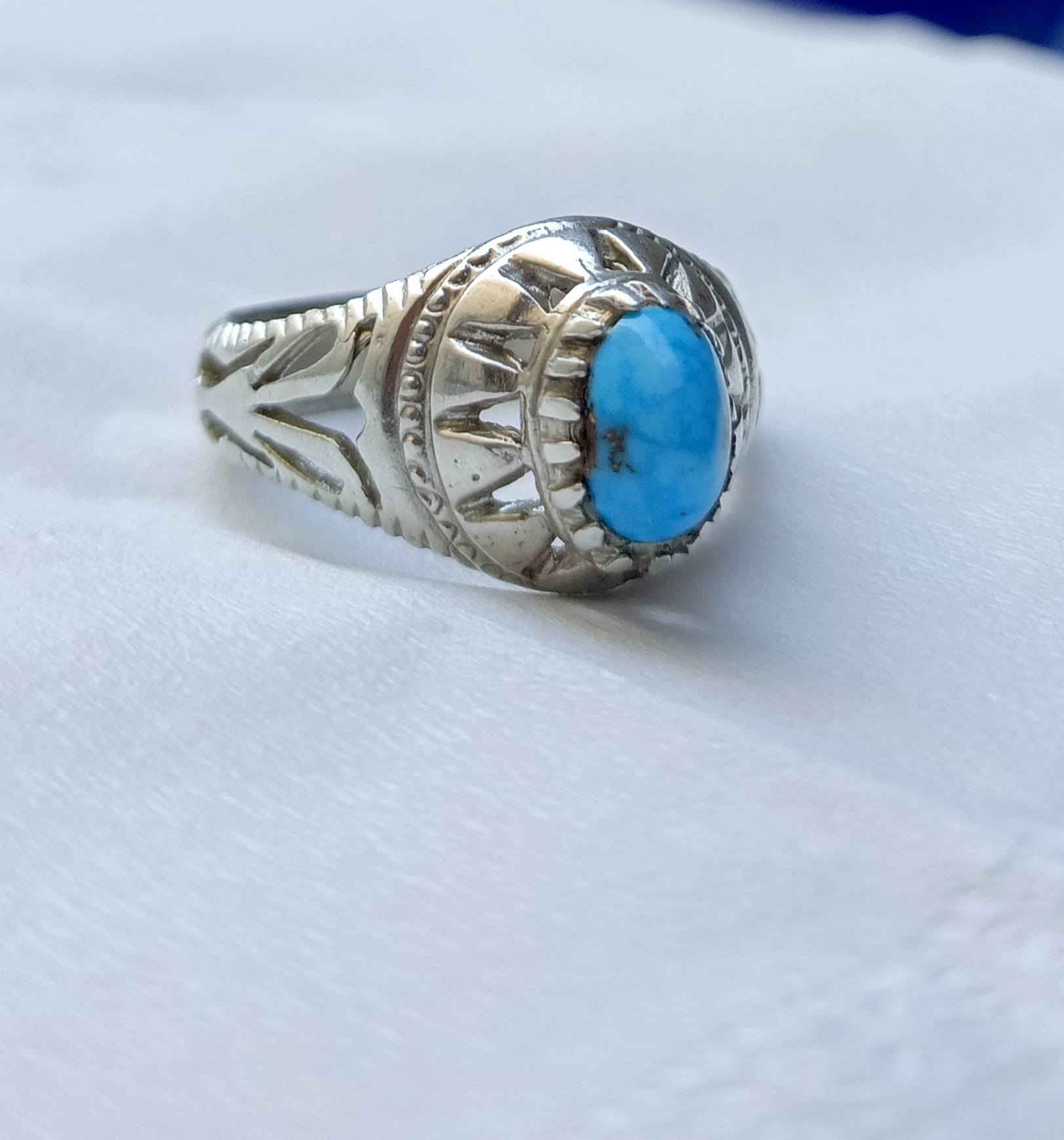 السلام عليــكم
خاتم فيروزي نيشابوري لبه گصه هرميه قياس الخاتم (20) ماملبوس قطعه كلش حلوة  سعرها (35 الف) 
بدون إحراج توصيل ماكو 
مكاني  بغداد مدينه الصدر


**إذا كنت صاحب هذا الإعلان وتريد حذفه لأي سبب، رجاءا أرسل رسالة إلى الدعم الفني**