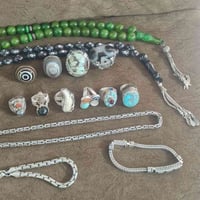 10 محابس وسبح 2 وزنجيل فضة 1 واسوار 2 ابيع شلع كلهن ماابيع مفرد والشرا...