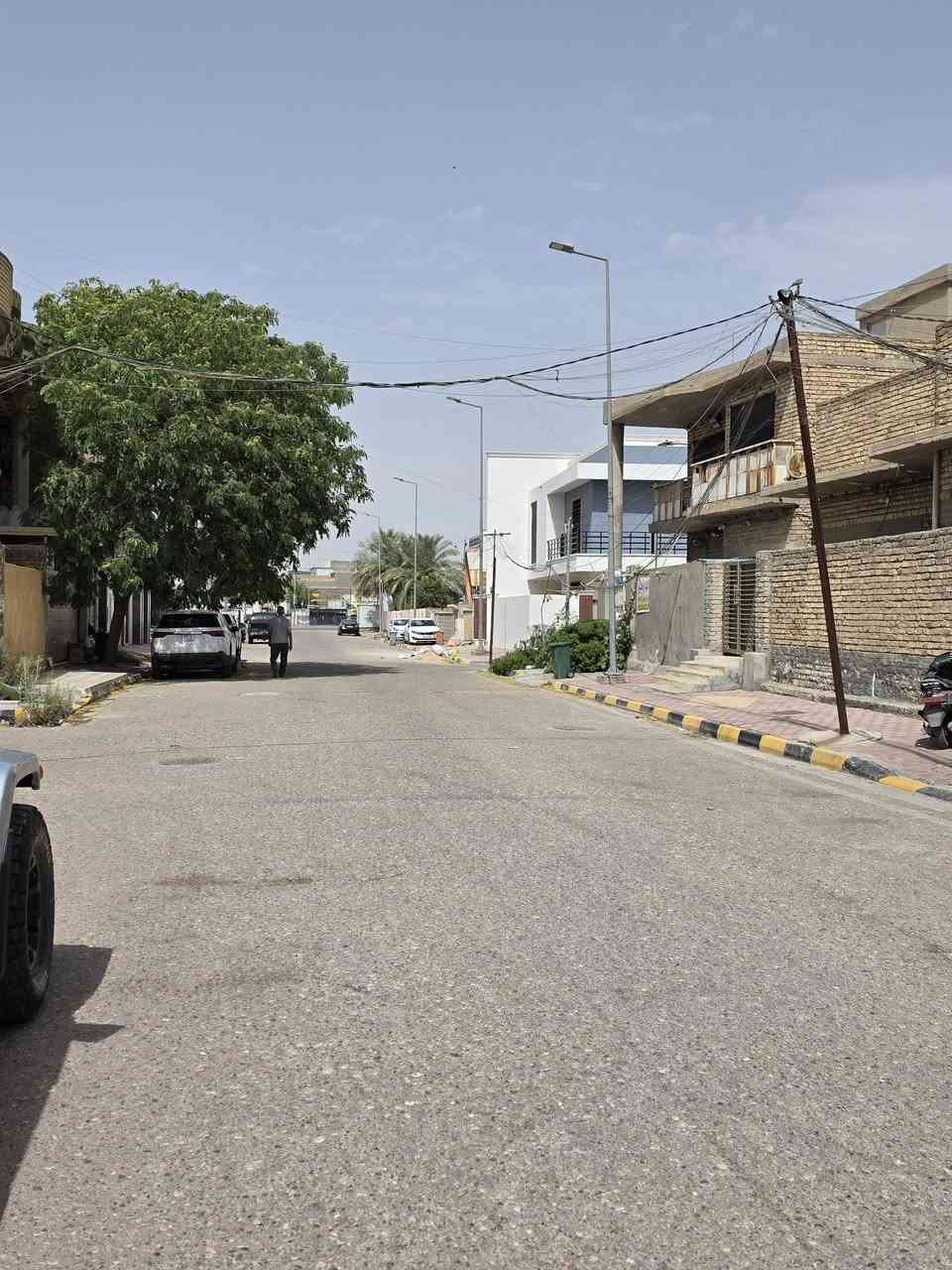 الدار للبيع مساحه 89 متر
واقع حال 100 ركن مربعه 10×10 
خلف مطعم جبوري 
***********
غير متواجد عل فيس
