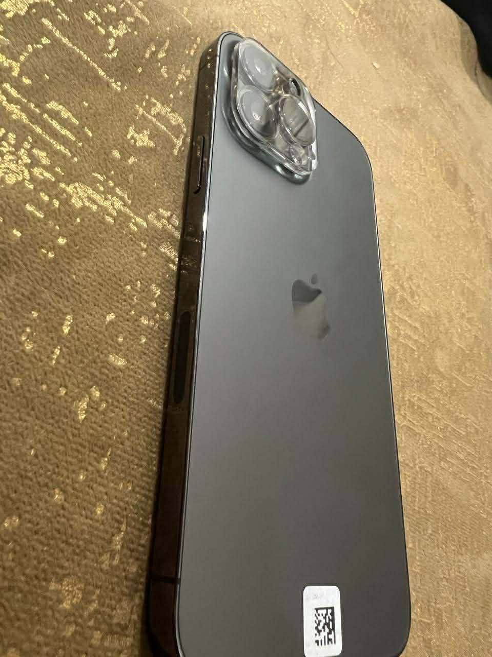 ايفون 13 برو ماكس ذكرة 512 بطاريه 83 موبايل تك سيم موبايل على فتحته ***********
