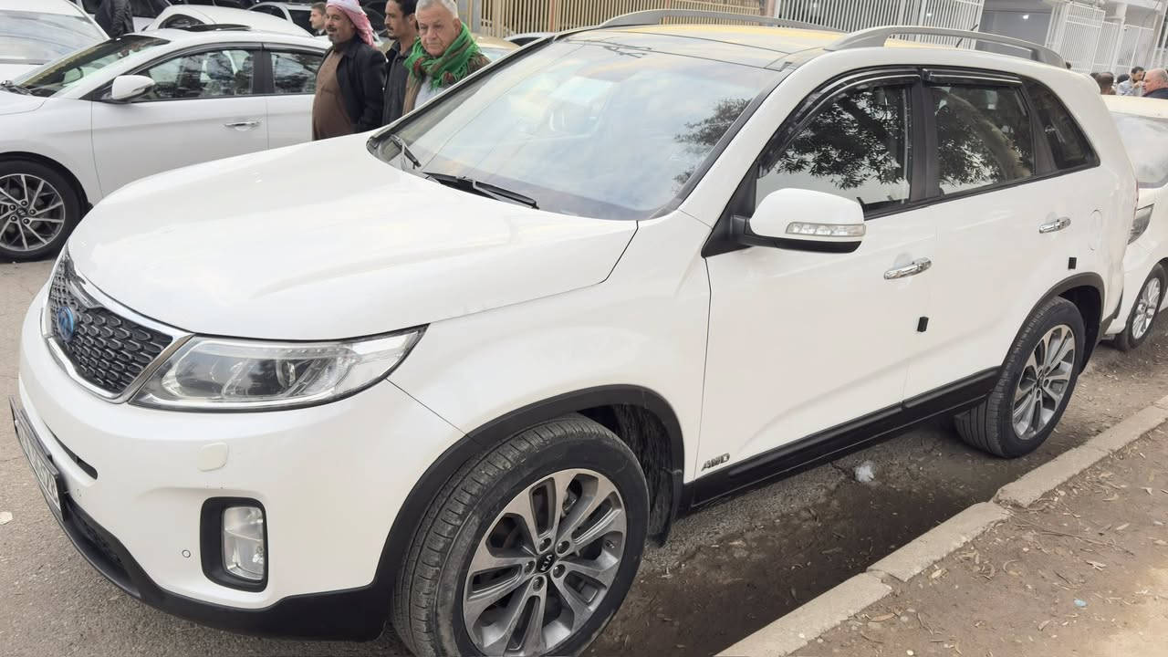 KIA SORENTO 2014 1/1 
فول مواصفات 

Clean title 
بدون ضرر وبدون صبغ 
مكينة V6 
7 راكب 
داخل قرميدي 
كشنات كهرب 
حار + بارد
تبريد 3 قطع 
بانوراما سقف 
حساسات امامي وخلفي
***********
