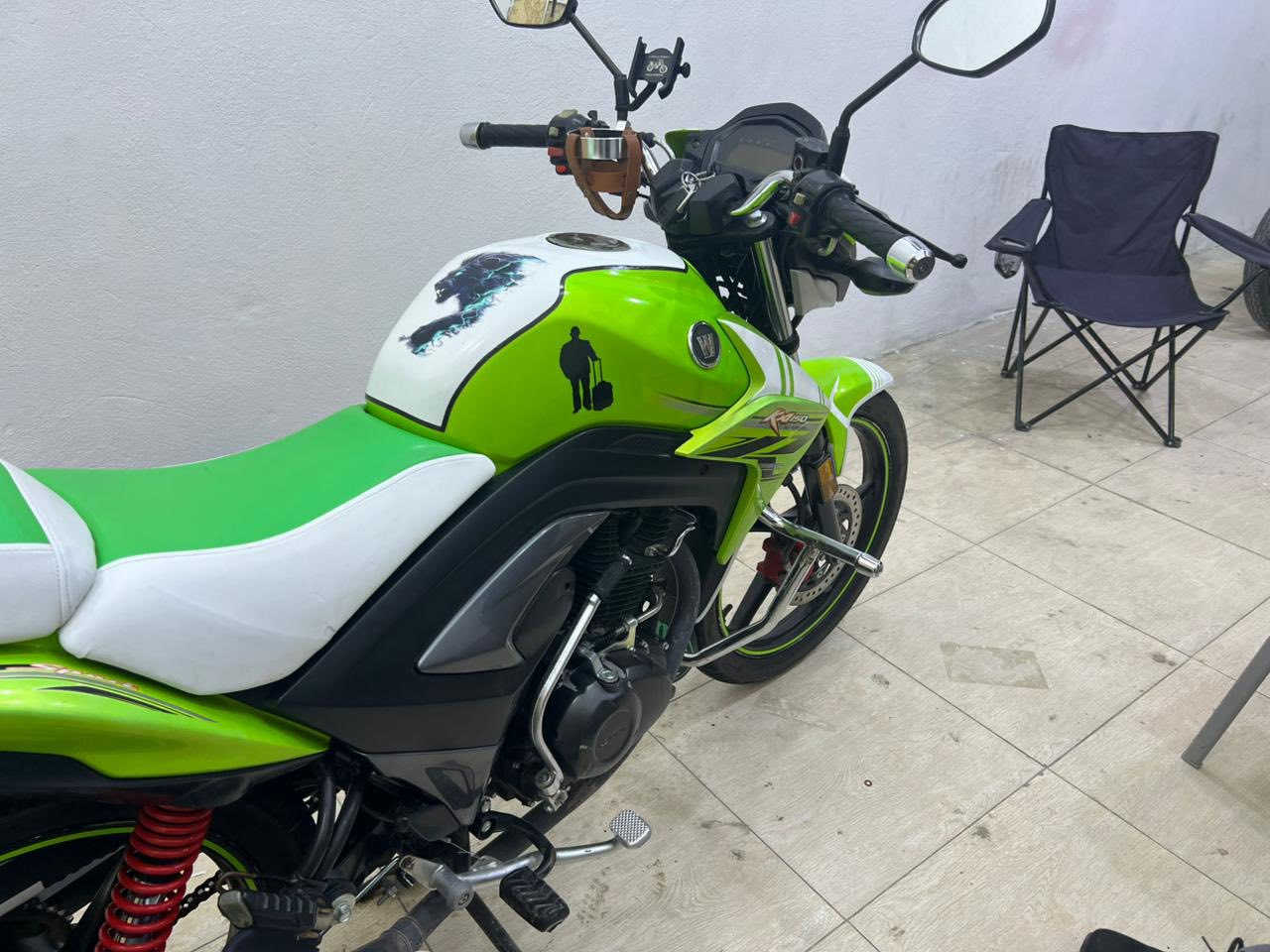 السلام عليكم  شباب دراجه موديل 2021 مسجله رقم وسنويه دراجه كلش كلش نضيفه مكان رمادي شارع 40 سعر 16 بيها مجال بصيط  رقم *********** الي مو شراي لا يدخل
