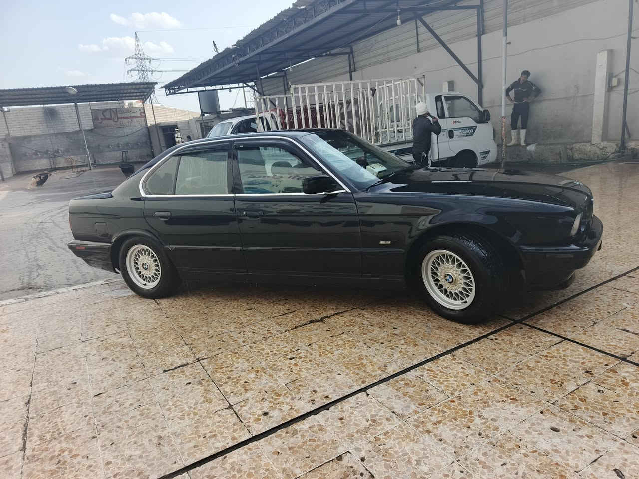 السلام عليكم بيم موديل 1995 أصل 525 فول فول كير محرك شرط سنويا هزه كله جديد بسمي السعر 78 بيها مجال سياره بدون ضرر مكاني موصل ***********
