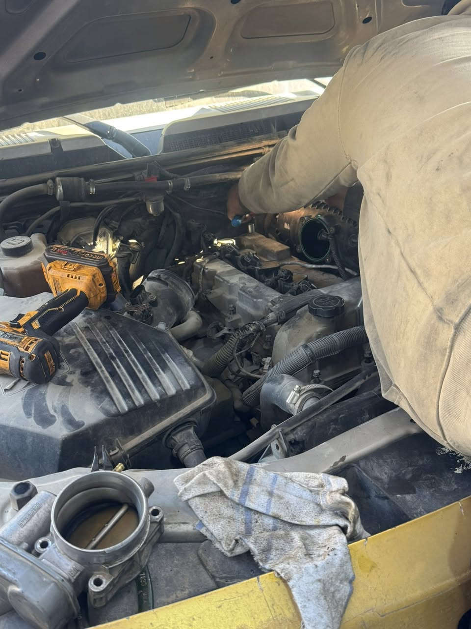 تم تبديل تايمن كيس وطخم مخاد وزنجيل وظاغطه 
وروله قايش وزيرفز عام

***********
