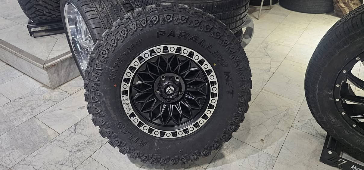 السلام عليكم 
ويل كب جيب حجم 17 
5 براغي جيب رانكلر جديد 
تخم تايرات جديده خشن بدون دويه اطلس تايلندي 
285 70 17 
265 70 17 
قياسين متوفره 
احمد و رمزي شارع فلسطين 
***********
