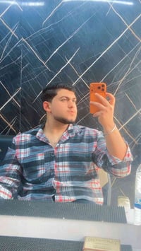 اني رجال حلاق وحاب اسوي شي لوجه الله . ف الي يعرف اطفال يتامه او شباب ...