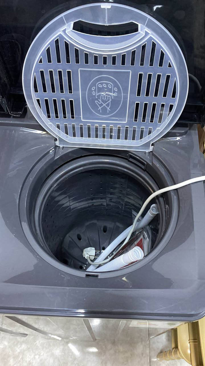 غساله جديده ما مستعمله بعدها بغلاف الشركه سعتها 11كيلو من ماركه كراون الاصليه مع كارت الضمان لون رصاصي نهائياً ما مستعمله كامل ملحقات عنوان الجباسي شارع الوسطي قرب جامع ابو خمسين البصرة, العراق


**إذا كنت صاحب هذا الإعلان وتريد حذفه لأي سبب، رجاءا أرسل رسالة إلى الدعم الفني**