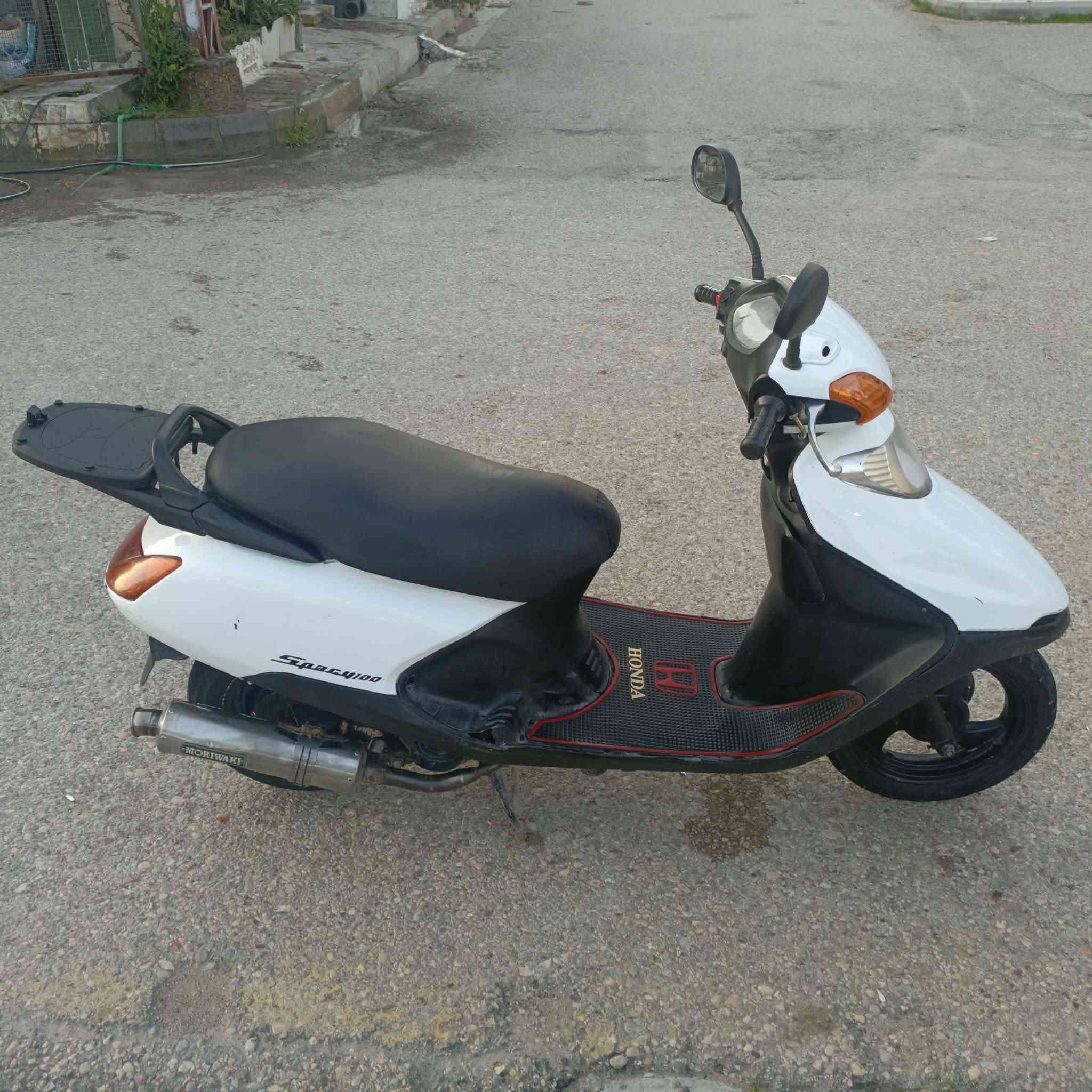 سبيسي ياباني مفتوحة رايمر كفر اصلي
مكينة ناعمة صالنصة رياضي تريد البلادية هم موجودة سلف
 وهندر بيها نقص بريك امامي فقط مادري شبي 
مكاني كوت داموك ال150
***********.                      سعرها 750 وبيها مجال
