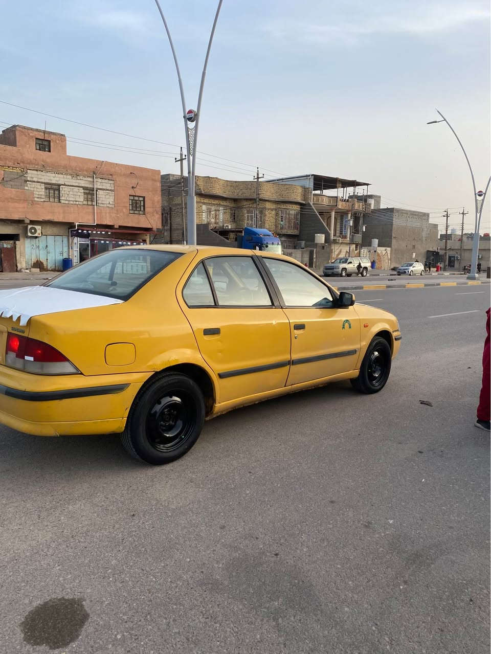 السلام عليكم سمند موديل 11سيارة جديد لا صبغ ولا تبديل بس القماره مصبوغه والباقي كفاله كير محرك كفاله تبريد شغال دوشمه جديده تخم تاير جديد حديد جديد سياره ما ناقصها شي كلشي شغال بيه  شي مكاني البصره السعر 32 وبيه مجال *********** البصرة, العراق
