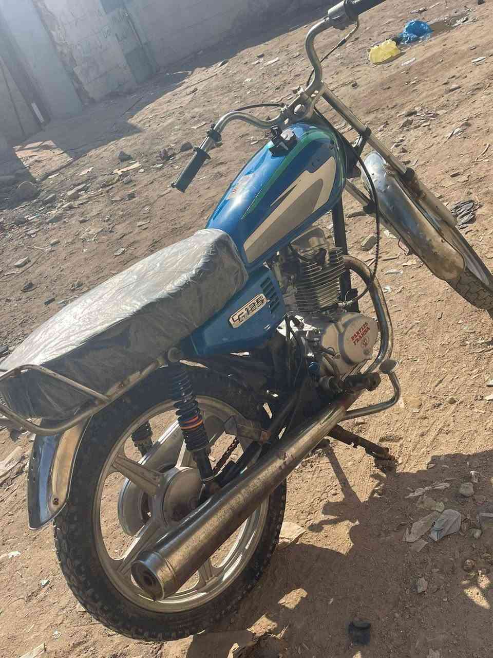 السلام عليكم دراجه للبيع سعر 300 بيها مجال مكان بصره ***********
